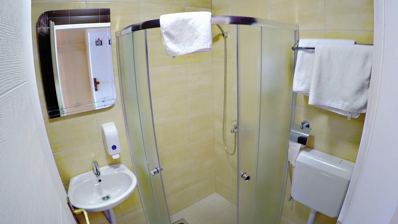 City Hostel Banja Luka Esterno foto
